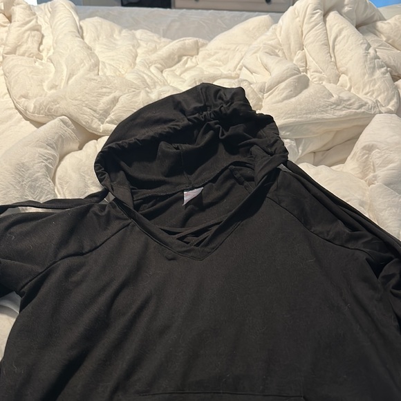 no boundaries black hoodie with detail at neck and white stripes on sleeves - Picture 11 of 13